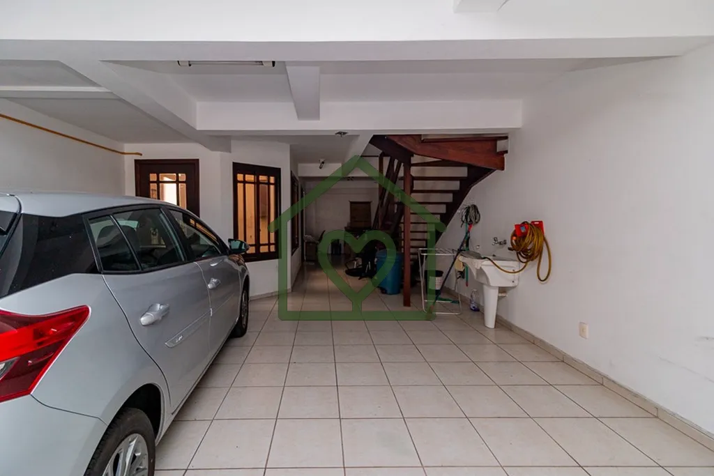 Imagem Casa 4 Quartos na Chácara das Pedras, Porto Alegre 
 
A casa conta com 4 dormitórios amplos, sendo...