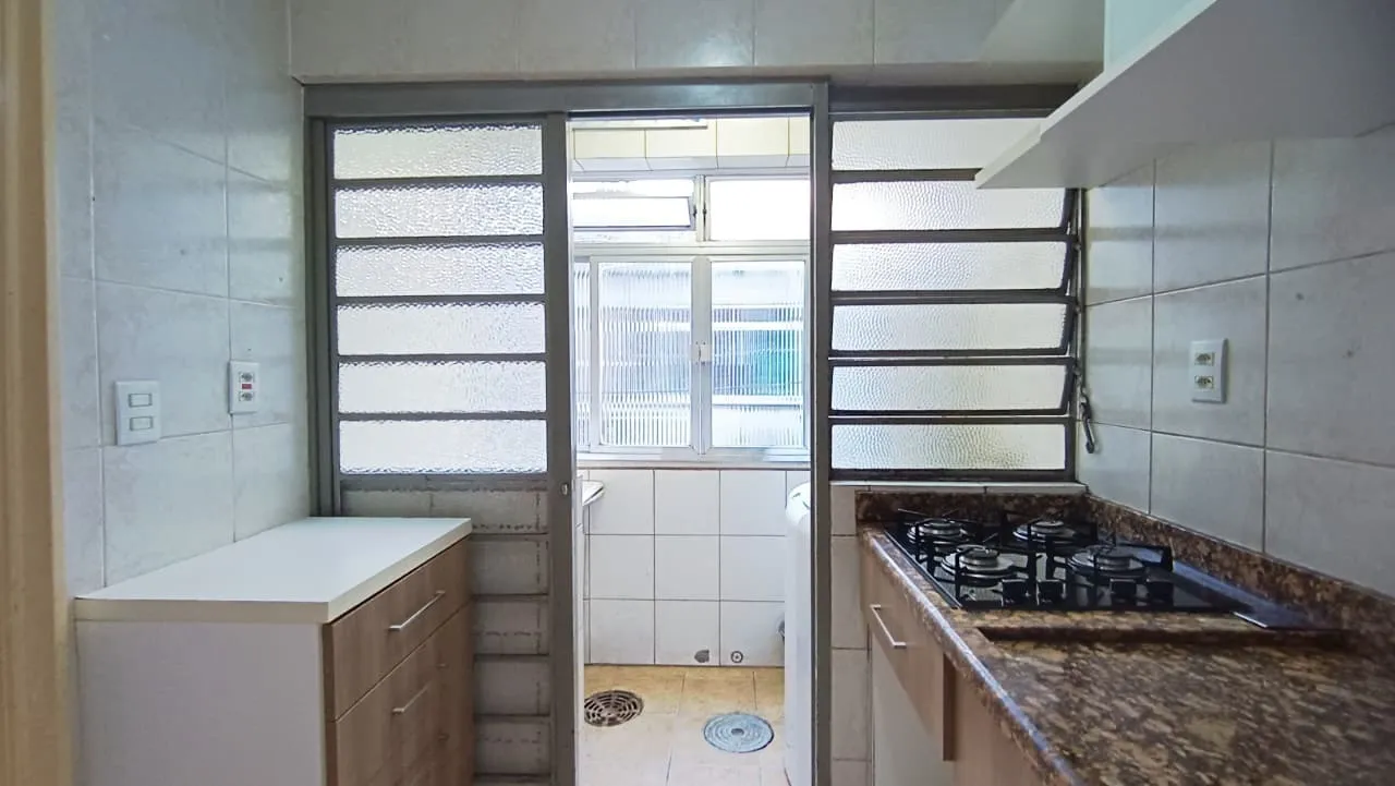 Imagem Apartamento de 2 dormitórios para locação no bairro Menino Deus, na Rua Barão do Gravataí. Um i...