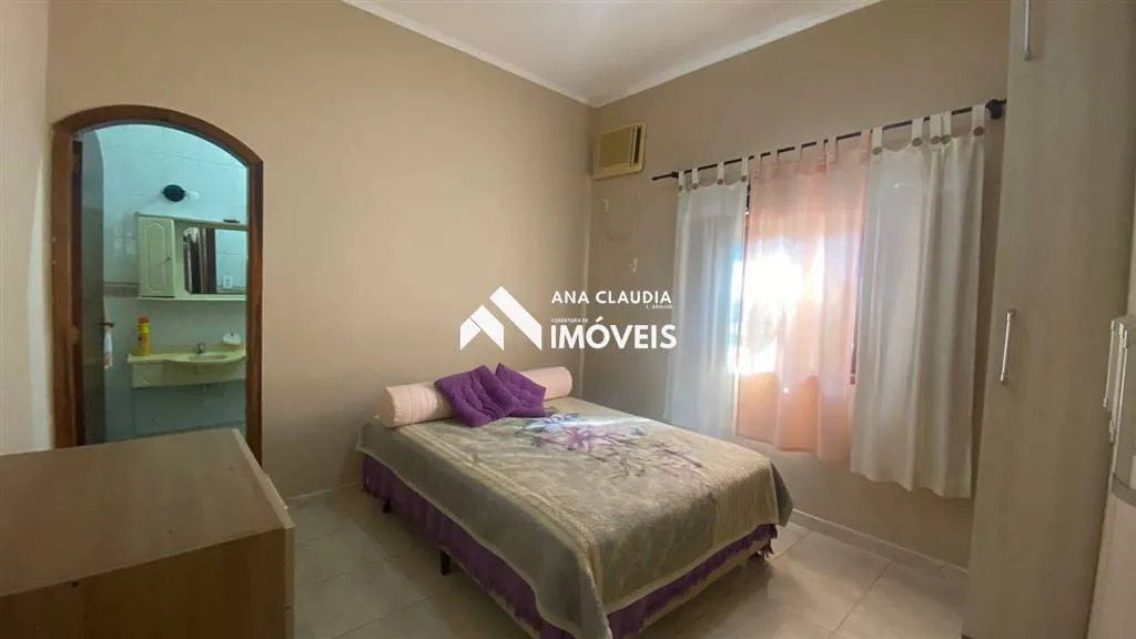 Imagem Casa bem localizada na praia de Mongaguá lado serra , próxima ao centro da cidade e a 450 metros da praia....