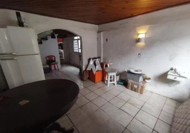 Imagem Casa na encruzilhada com 4 quartos sendo 1 suíte