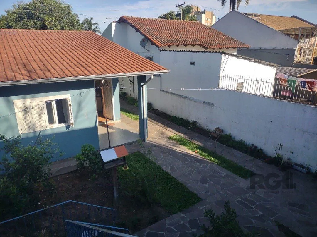 Imagem Casa com 250m², 2 quartos, 1 suite, edícula, no bairro Nonoai