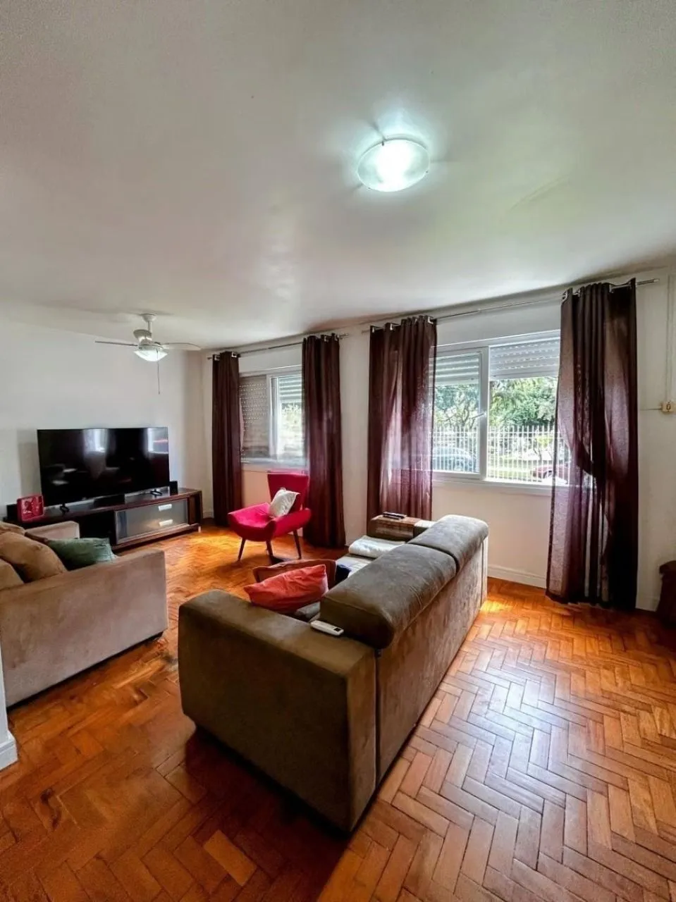 Imagem Casa com 170m², localizada no bairro Vila Ipiranga em Porto Alegre/RS.