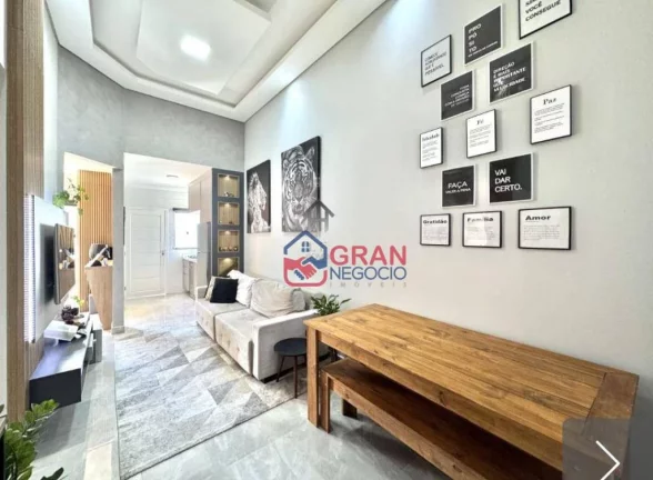 Casa semi-mobiliada em condomínio