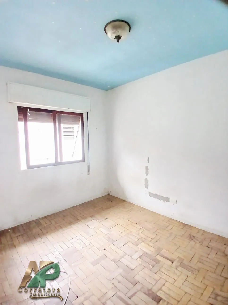 Imagem Casa à Venda em Santo Amaro: 3 Dorms (1 Suíte) + Edícula | Oportunidade Única!