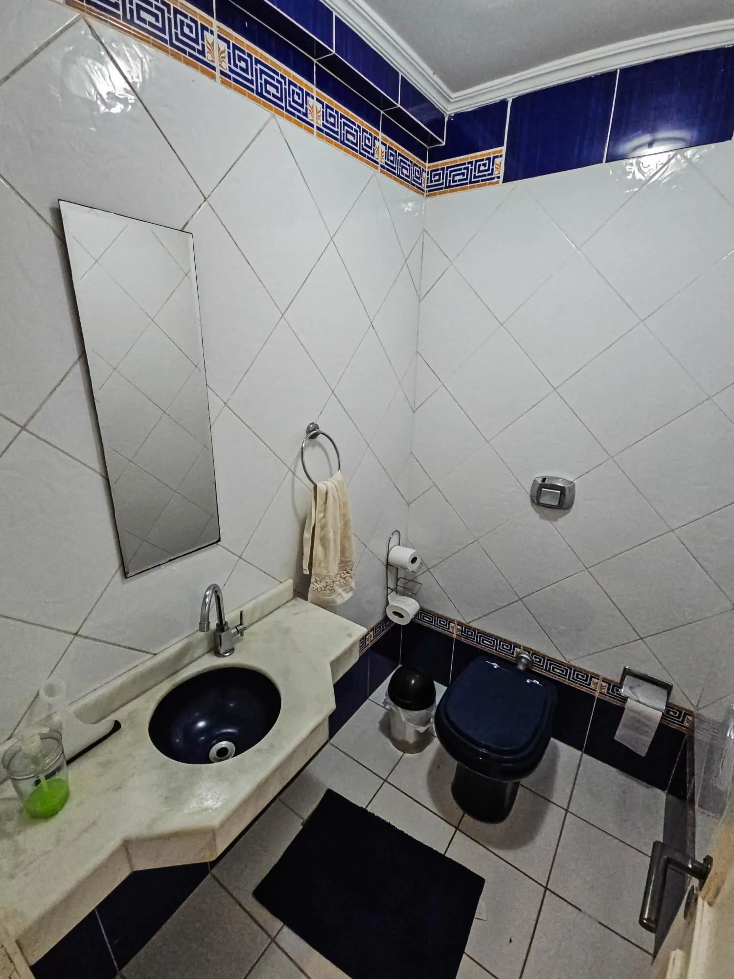 Imagem Casa na Vila Conceição, 3 dormitórios, 1 suíte, churrasqueira, lareira, 4 vagas, piscina aquecida e vista perene para o Rio.