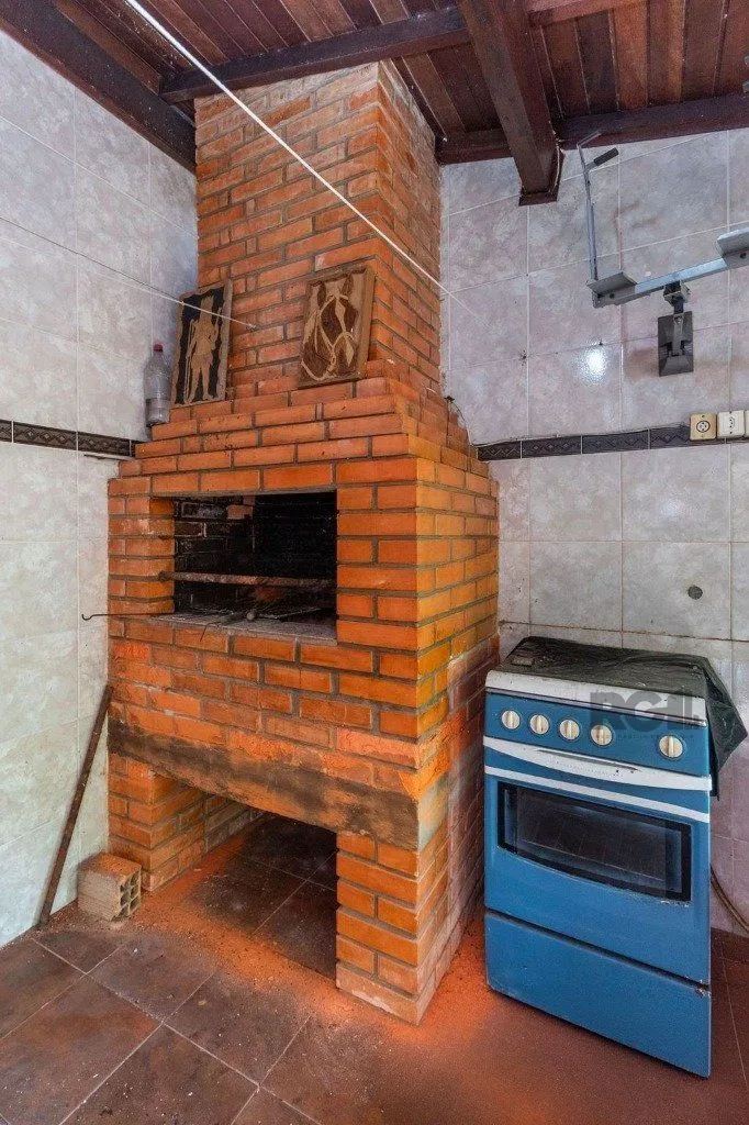 Imagem Casa de 4 dormitórios no bairro Camaquã