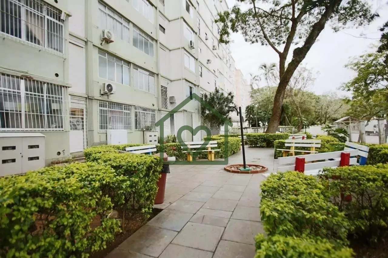 Ótima opção de apartamento JK no bairro Humaitá, localizado no térreo, com posição solar lest...