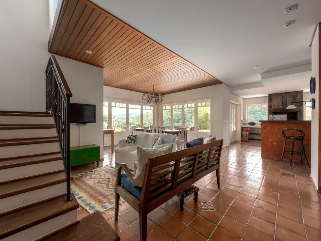 Imagem Casa de luxo em condomínio à venda em Campos do Jordão - 5 quartos, 5 suítes, 5 banheiros, 4 vagas, 900m².