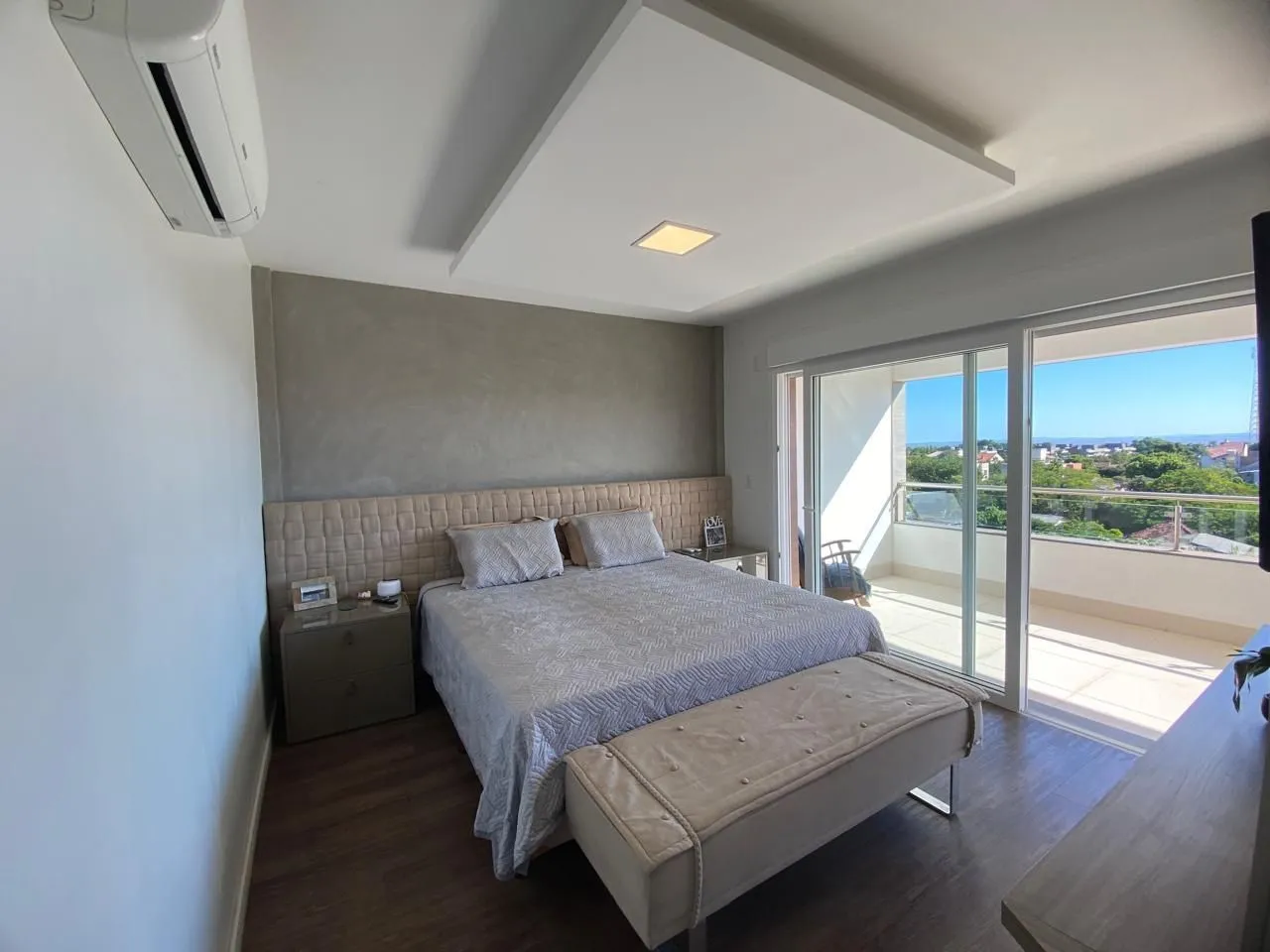 Imagem Casa em Ipanema com 4 Dormitórios sendo 3 Suíte