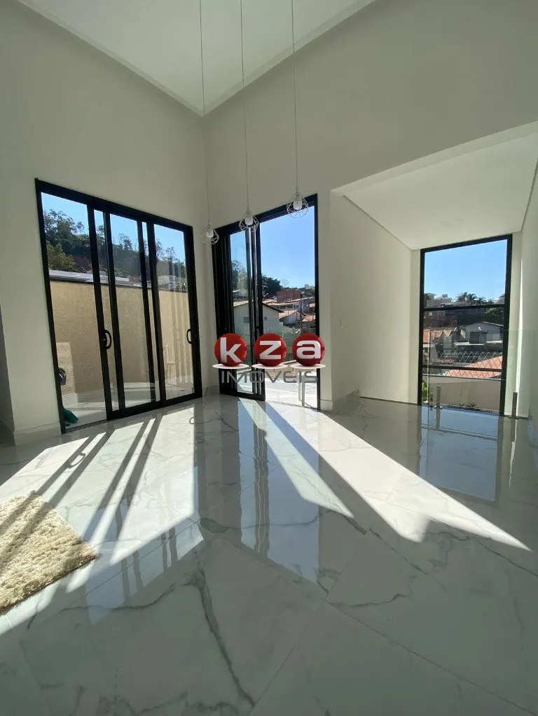 Imagem Casa em condomínio de alto padrão em Valinhos-SP, 3 quartos, 1 suíte, 2 salas, 4 banheiros, 2 vagas de garagem, 244m²