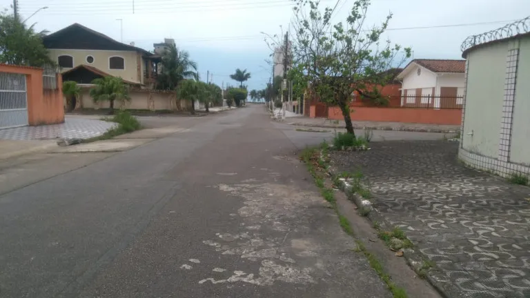 Imagem Casa com 4 Quartos à Venda, 180 m² em Caiçara - Praia Grande