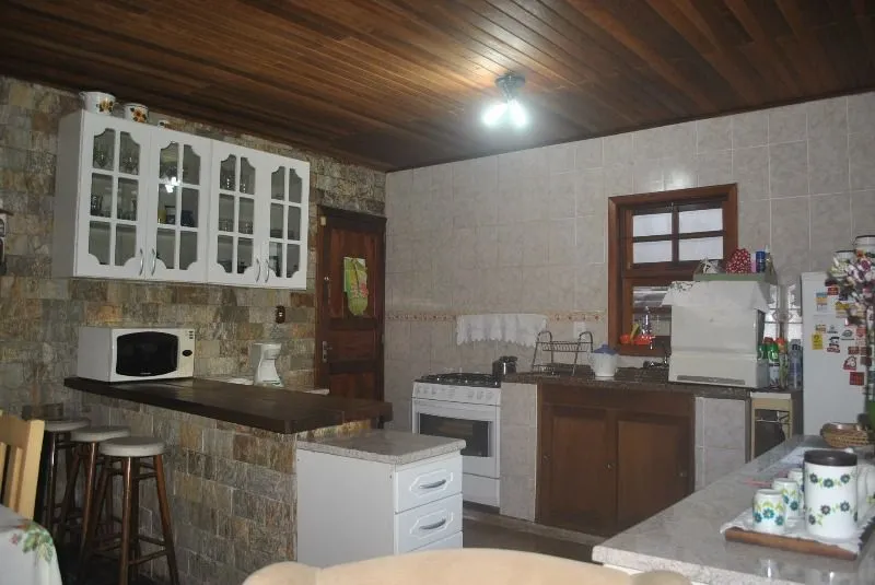 Imagem Casa para Venda - 250m², 3 dormitórios, 4 vagas - Serraria