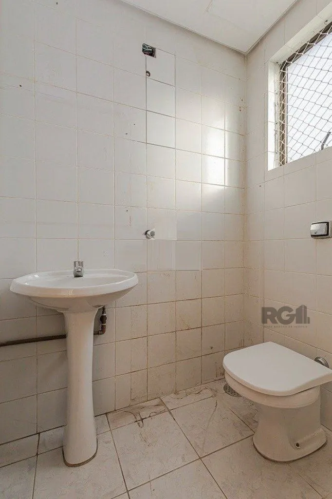 Imagem Vende-se excelente apartamento 3 quartos c/ suíte, 2 vagas, living com lareira, sacada e churrasqueira - 97m² - Auxiliadora