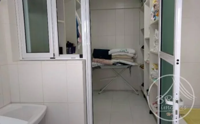 Imagem Vendo excelente apartamento com terraço e piscina, totalmente plano em excelente localização a 200 metros da Beira mar do Estreito Florianópolis SC co