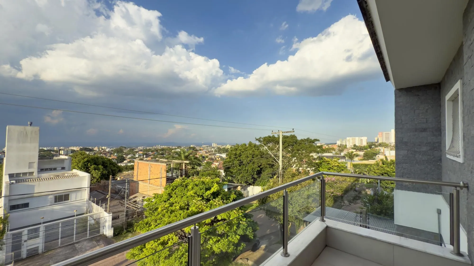 Imagem Casa para Comprar com 4 suítes, 386 m² - Chácara das Pedras - Porto Alegre
