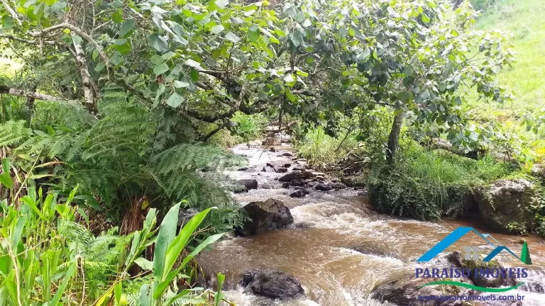 Paraíso Ecológico: Terreno com Nascente Própria e Vista Panorâmica. em Estrada Rural do Pinhalzinho