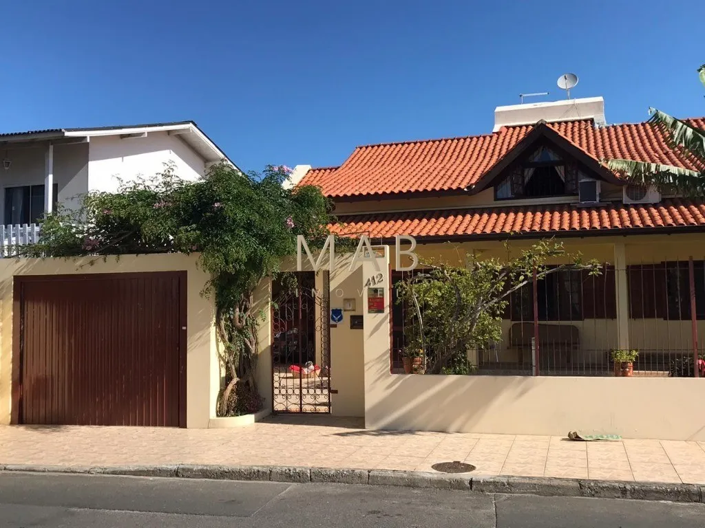 Imagem Imperdível casa à venda em Florianópolis-SC, bairro Ingleses: 5 quartos, 1 suíte, 3 salas, 4 banheiros, 3 vagas, 225m².
