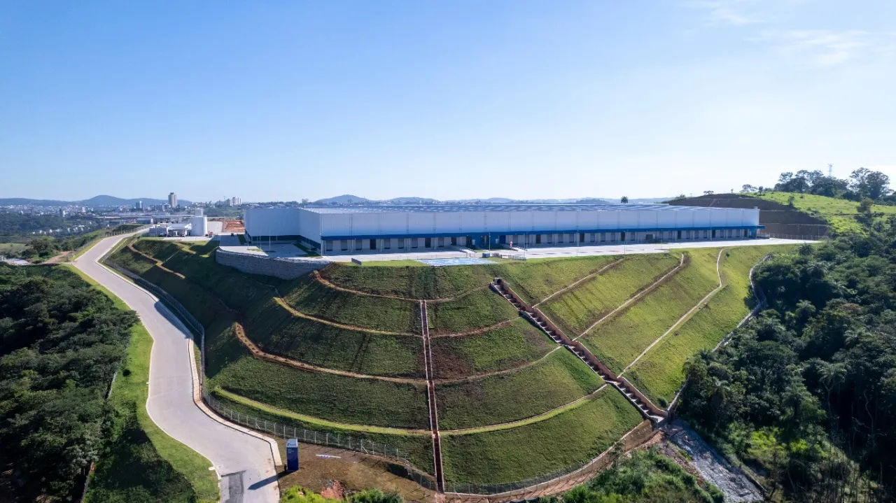 Imagem Alugue já o seu Armazém Industrial de 10.017,65 m² em Betim-MG, bairro São Marcos!