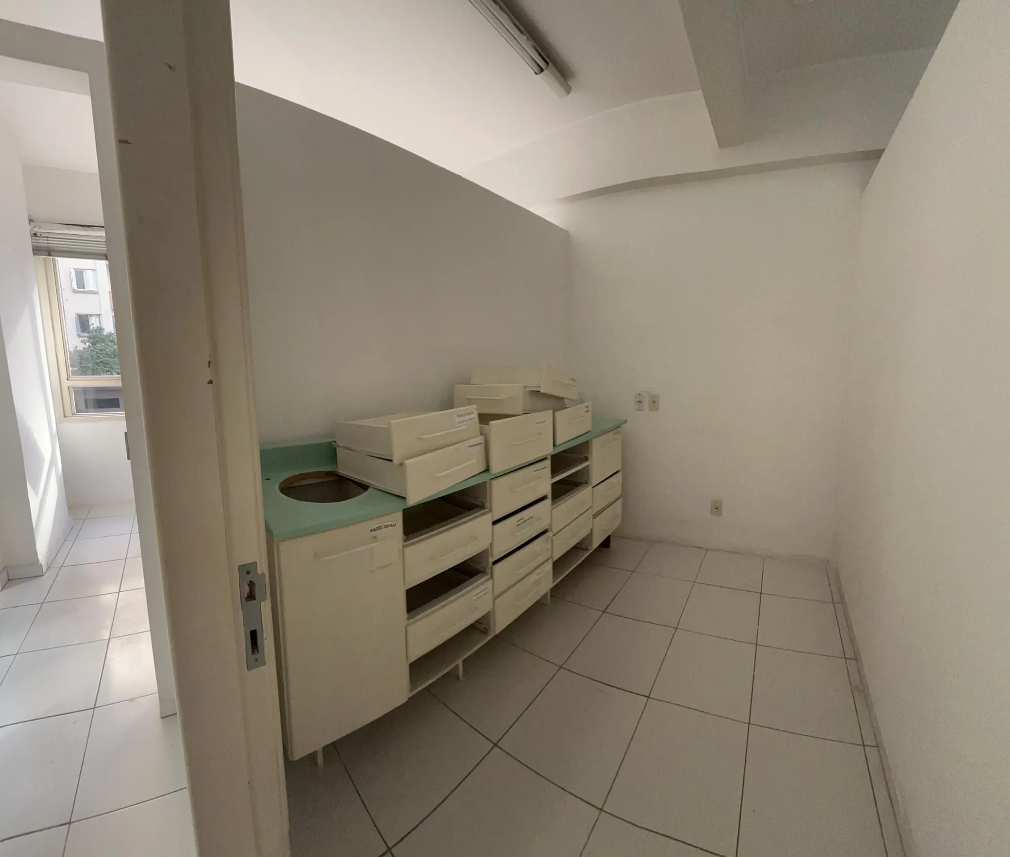 Imagem Excelente Oportunidade! Sala comercial para venda no centro de Porto Alegre.