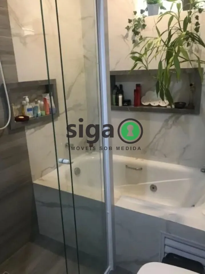 Imagem Apartamento Reformado com 2 Dormitórios, Varanda e Vaga na Bela Vista
