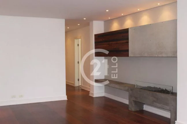 Foto do imóvel Apartamento com 3 quartos para alugar nos Jardins - SP
