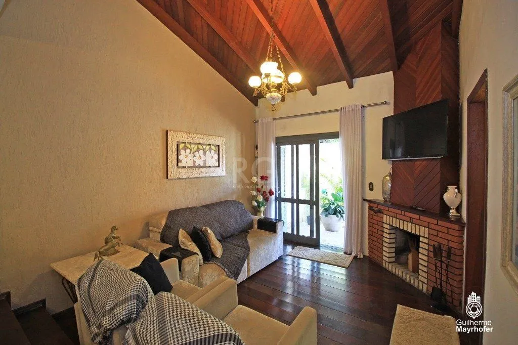 Imagem Casa para Venda - 225.36m², 3 dormitórios, sendo 1 suites, 4 vagas - Camaquã