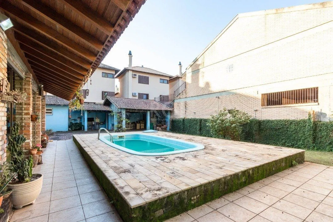 Imagem Casa para Venda - 292.21m², 4 dormitórios, sendo 2 suites, 3 vagas - Tristeza