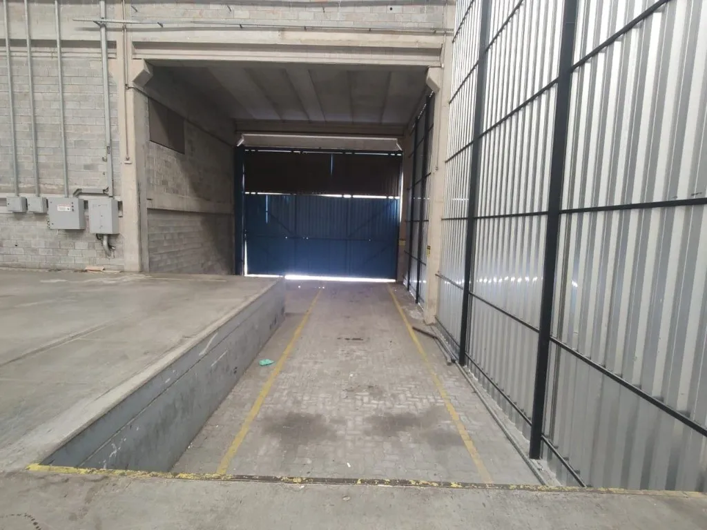 Imagem Galpão Comercial para Locação em Diadema-SP, Bairro Piraporinha: 1.025m², 7 Banheiros - Oportunidade Imperdível!