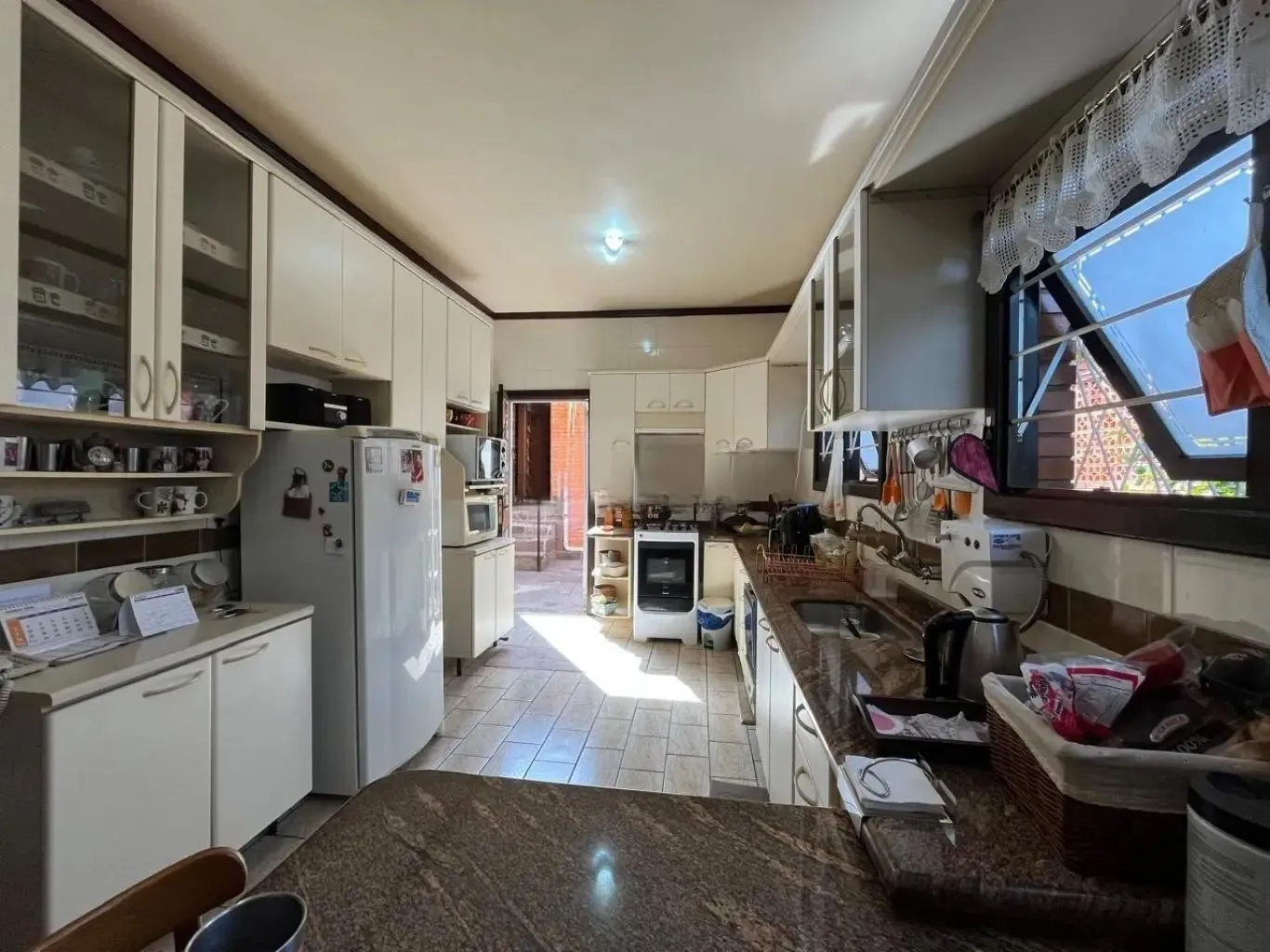 Imagem Casa com 4 quartos e 2 lareiras no bairro Belém Velho
