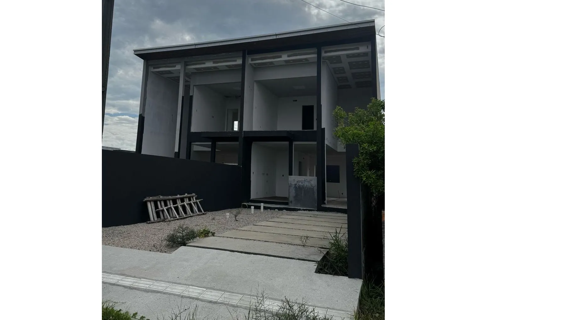 Foto do imóvel Casa à venda, com 2 quartos, 136m2 em Rua Itapema