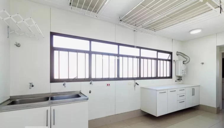 Imagem Imperdível! Apartamento de Luxo em Moema, São Paulo-SP: 3 quartos, 3 suítes, 3 banheiros, 4 vagas de garagem, 230m² de área