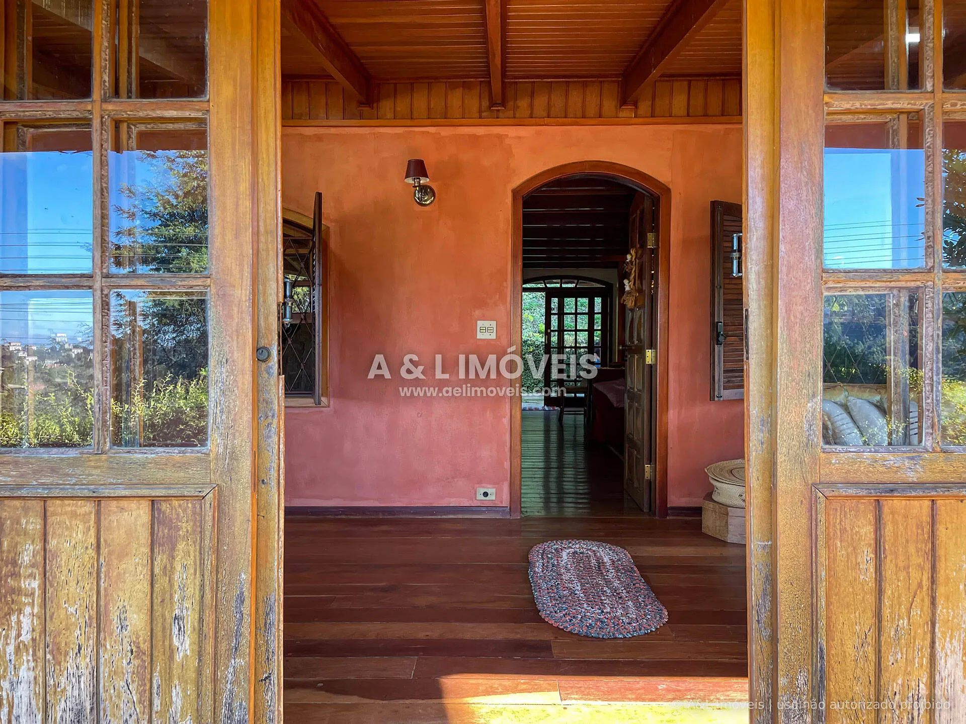 Imagem Casa térrea 3 dorms em Campos do Jordão com lareira de face dupla
