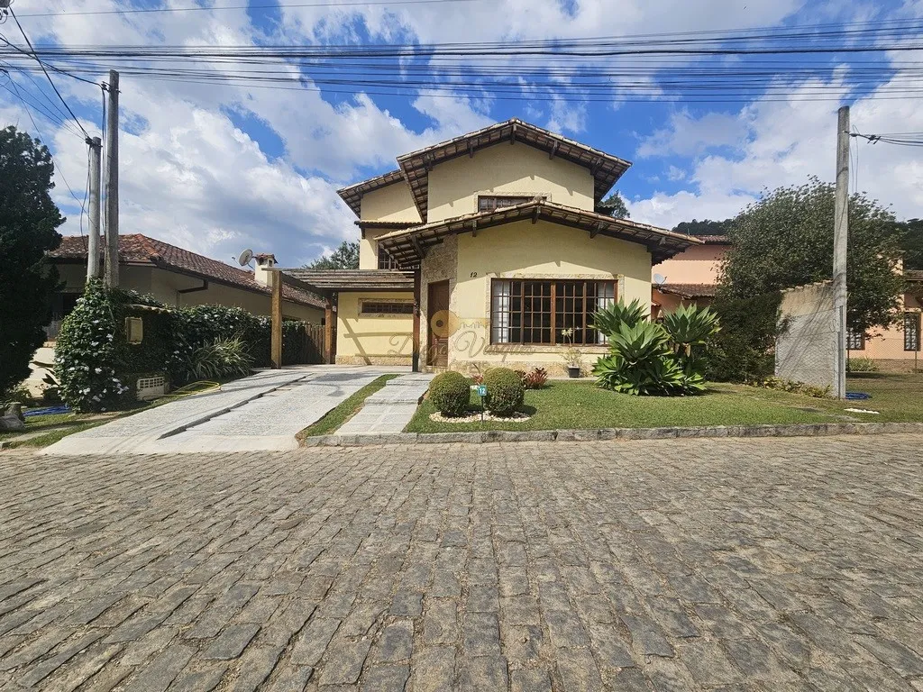Imagem Casa em Condomínio para Venda em Teresópolis / RJ no bairro Cascata do Imbuí