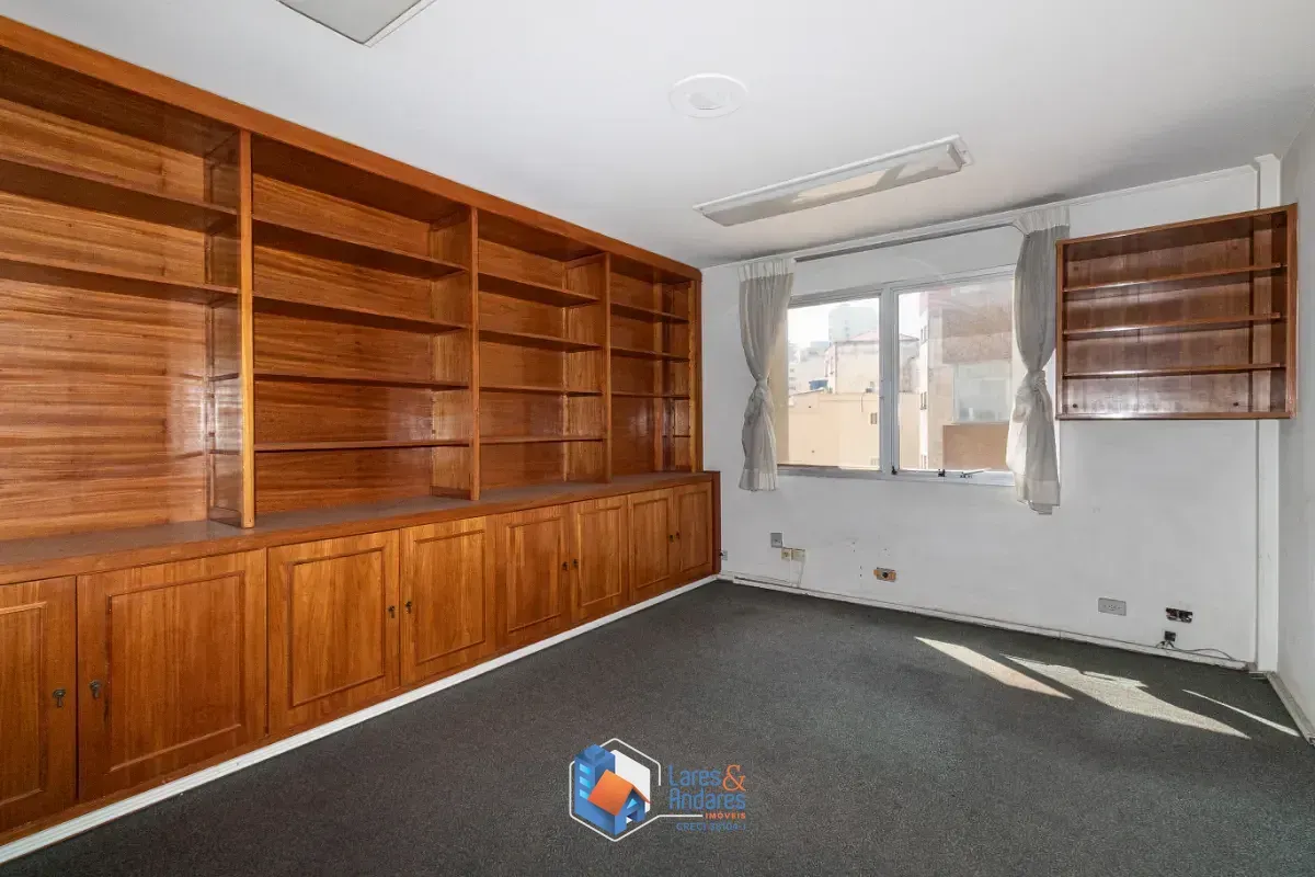 Imagem Conjunto comercial para venda em Liberdade, 276m²