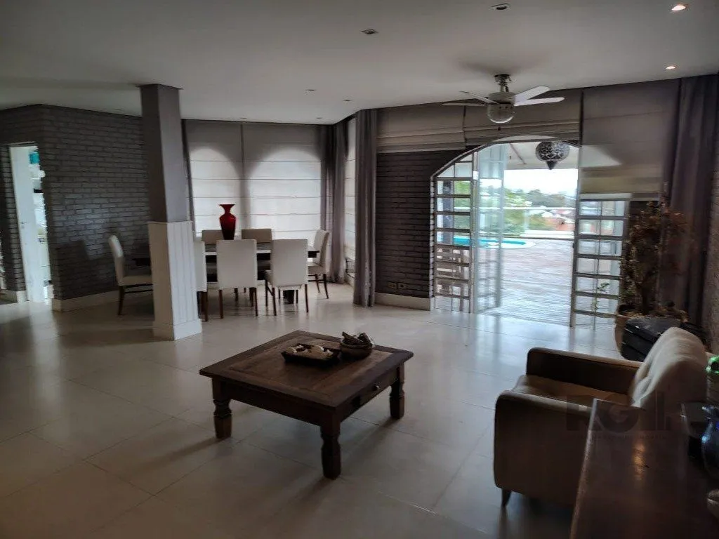Imagem Casa sobrado com 300m² na Vila Nova de 3 dormitórios e 4 vagas