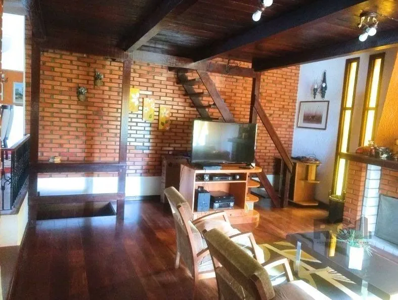 Imagem Casa para Venda - 250m², 3 dormitórios, sendo 1 suites, 4 vagas - Taruma