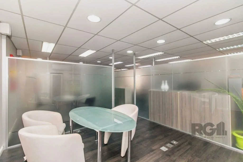 Imagem Excelente sala comercial de 140m² no centro.