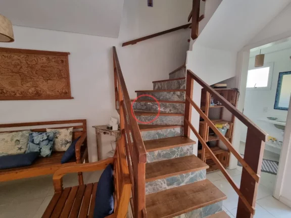 Imagem ESCRITURA DEFINITIVA, CASA A VENDA COM 3 SUÍTES,TODA MOBILIADA EM CONDOMINIO COM PISCINA, SALÃO DE FESTAS PERTO DE TODO COMÉRCIO