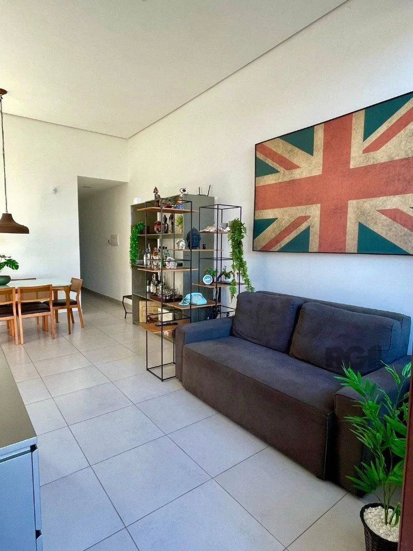 Imagem CASA COM 4 DORMITORIOS SUITE , A 3 QUADRAS DO MAR !!