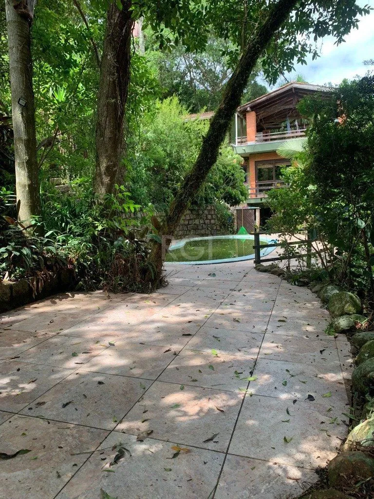 Imagem Terreno de 5.280 m², com 3 casas, no bairro Ponta Grossa, em Porto Alegre.