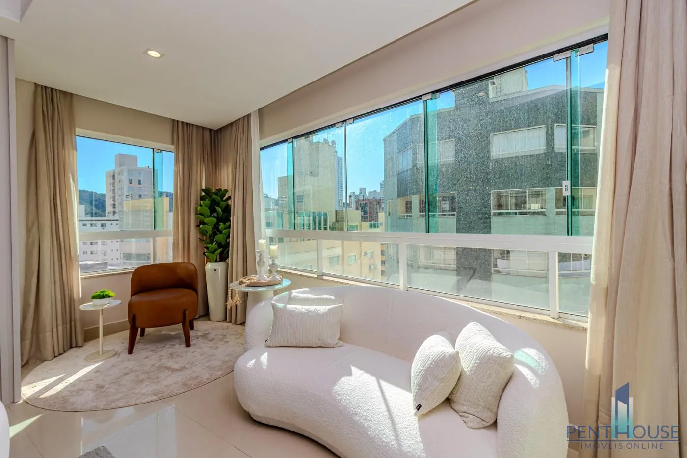 Imagem Apartamento Zona Central para Venda em Balneário Camboriú, CENTRO, 3 dormitórios, 3 suítes, 4 banheiros, 3 vagas