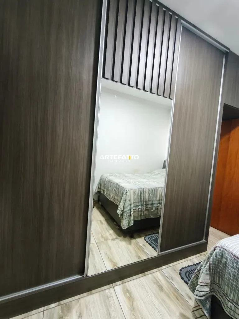 Imagem Casa bairro City Petrópolis, 250m2, rico em porcelanato e modulados.