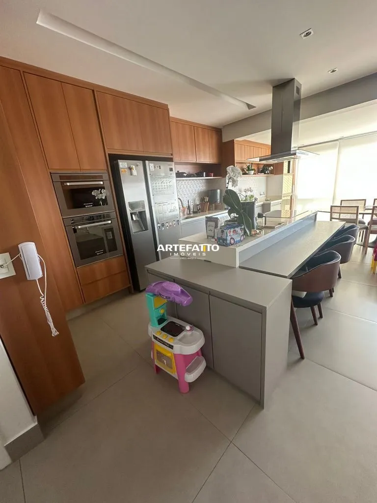 Imagem O apartamento, com 93m2 , 2 quartos (podendo fazer 3) com , 2 vagas