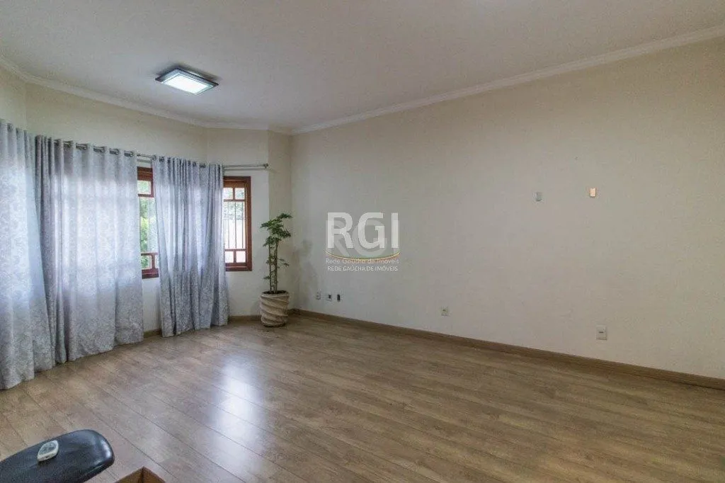 Imagem Sobrado para Venda - 499.98m², 4 dormitórios, sendo 3 suites, 4 vagas - Jardim Ipiranga