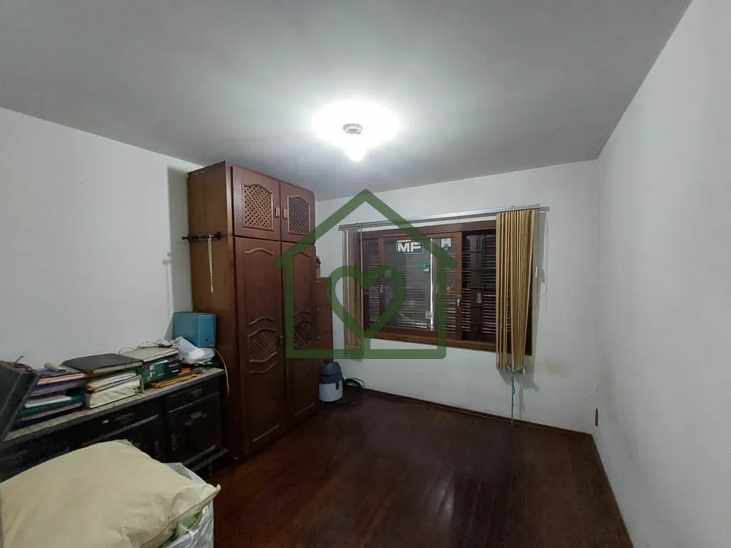 Imagem Casa à venda no bairro Rio Branco, Porto Alegre, com 176,33 m2 de área construída em terreno de 1...