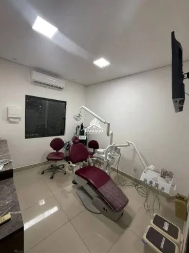 Imagem Ponto comercial no centro do cristo rei - com 7 salas e 2 casas nos fundos