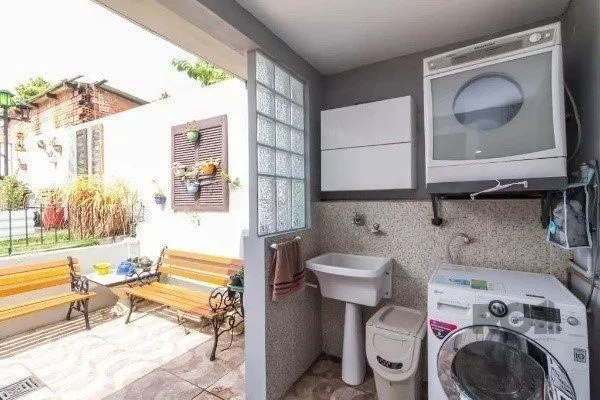 Imagem Vende-se belo sobrado com 3 quartos com suíte e 3 vagas cobertas - 182m² - Vila Ipiranga
