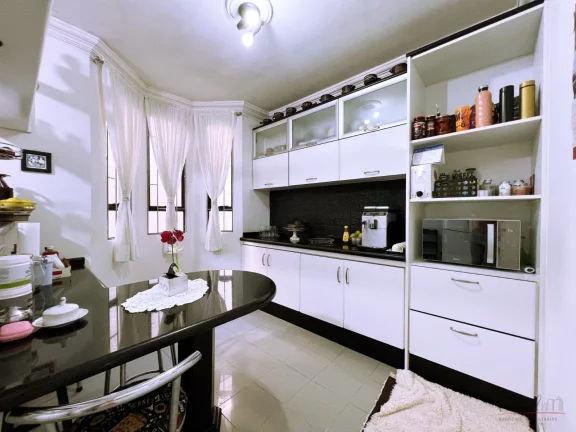 Imagem Excelente Casa no Itaguaçu com 4 quartos sendo 3 suites, piscina e área com churrasqueira. Esta Be...