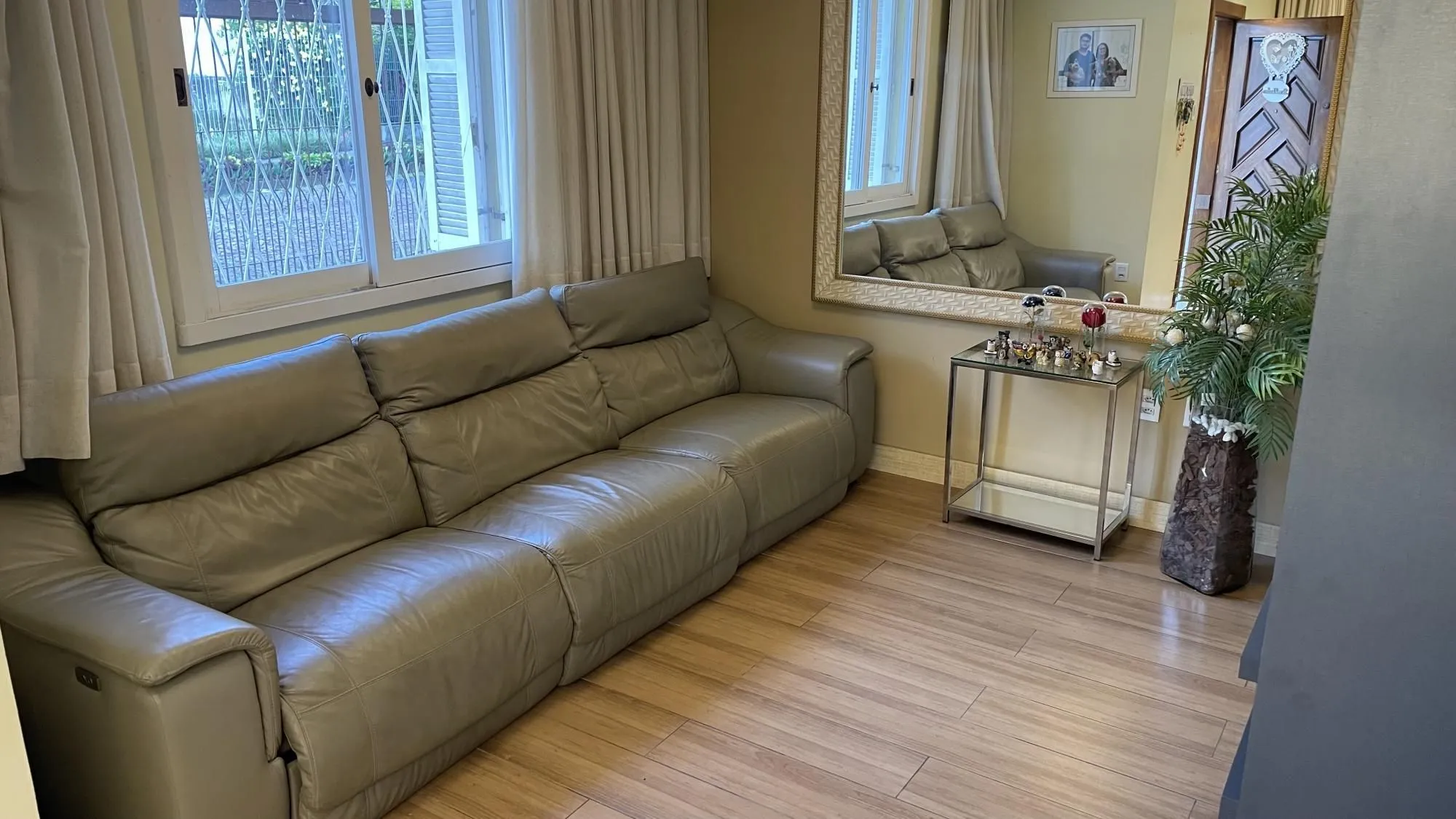 Imagem Casa térrea com 2 suítes com amplo pátio,