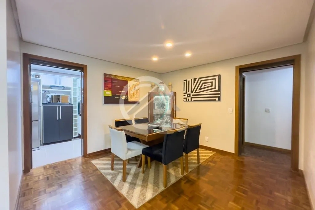 Imagem Apartamento porteira fechada com 3 dormitórios em edifício nobre no coração do Bairro Menino Deu...